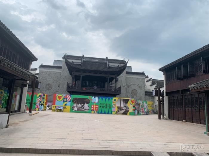 救援受困木屋的牛仔